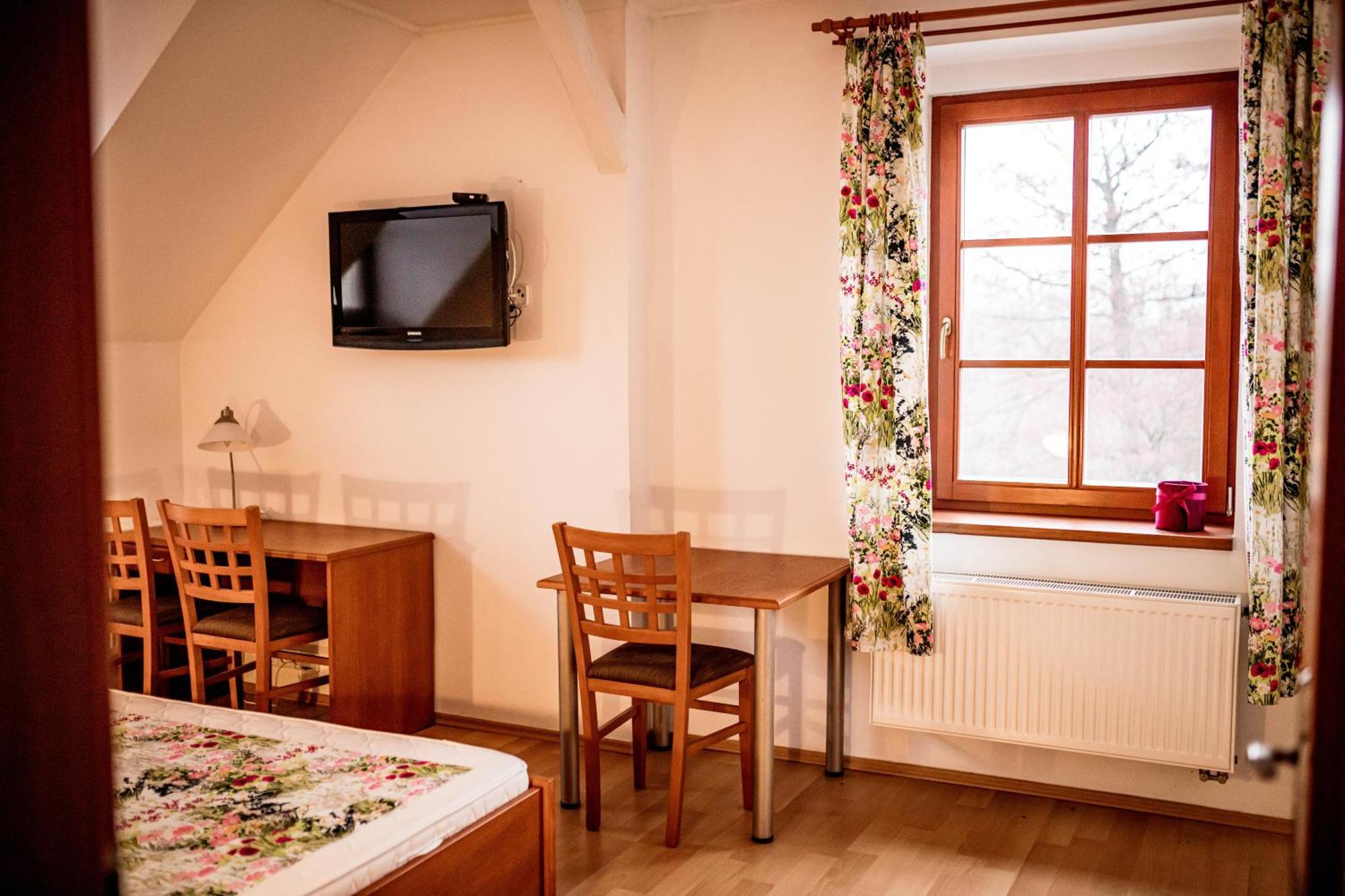 Mlyn Mitrovice Hotell Příbram Exteriör bild