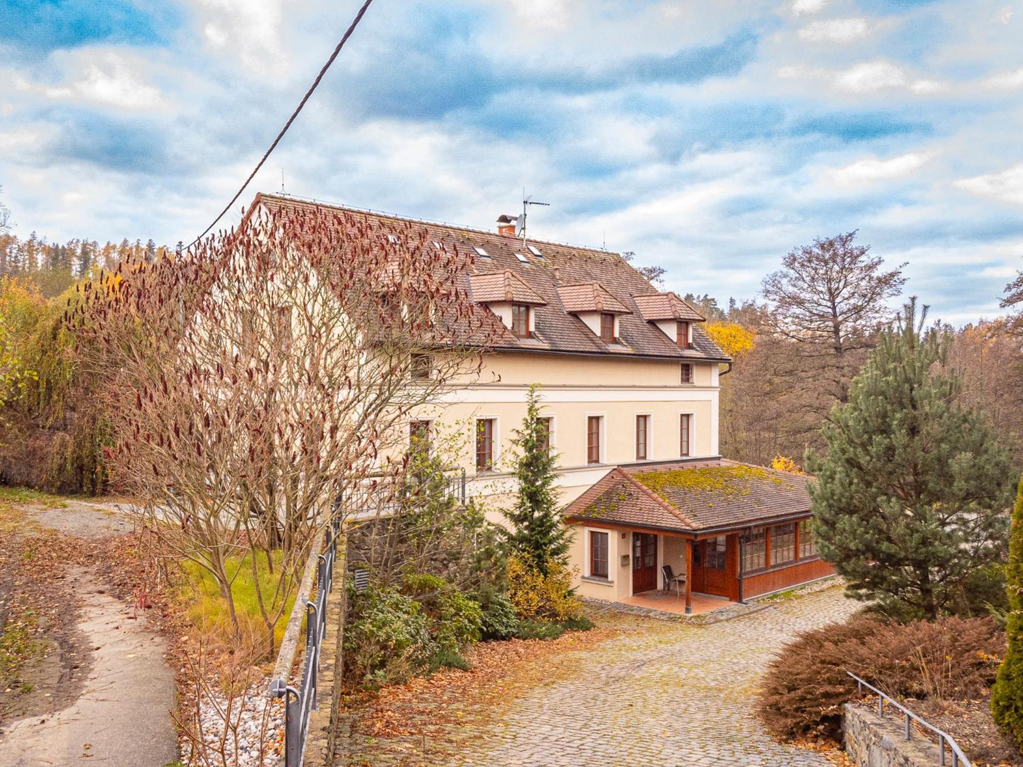 Mlyn Mitrovice Hotell Příbram Exteriör bild